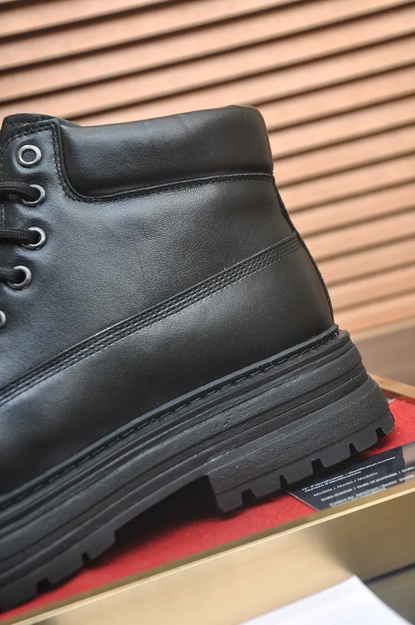 Men's shoes 💰680💶【UGG】(full genuine wool lining) Please pay attention to the quality of the original order and compare the thickness of the wool 🏮🏮Hot style Martin boots from Australia's warm luxury brand men's shoes, official website synchronization, Beckham men's style..., made of imported top-layer waxed cowhide, waxed toe box, Australian real wool velvet lining Carefully sewn...Imported rubber Martin boots outsole (comfortable, soft and wear-resistant). I really like the quality...Exquisite workmanship, you can't put it down once you see it. Code number 39-44